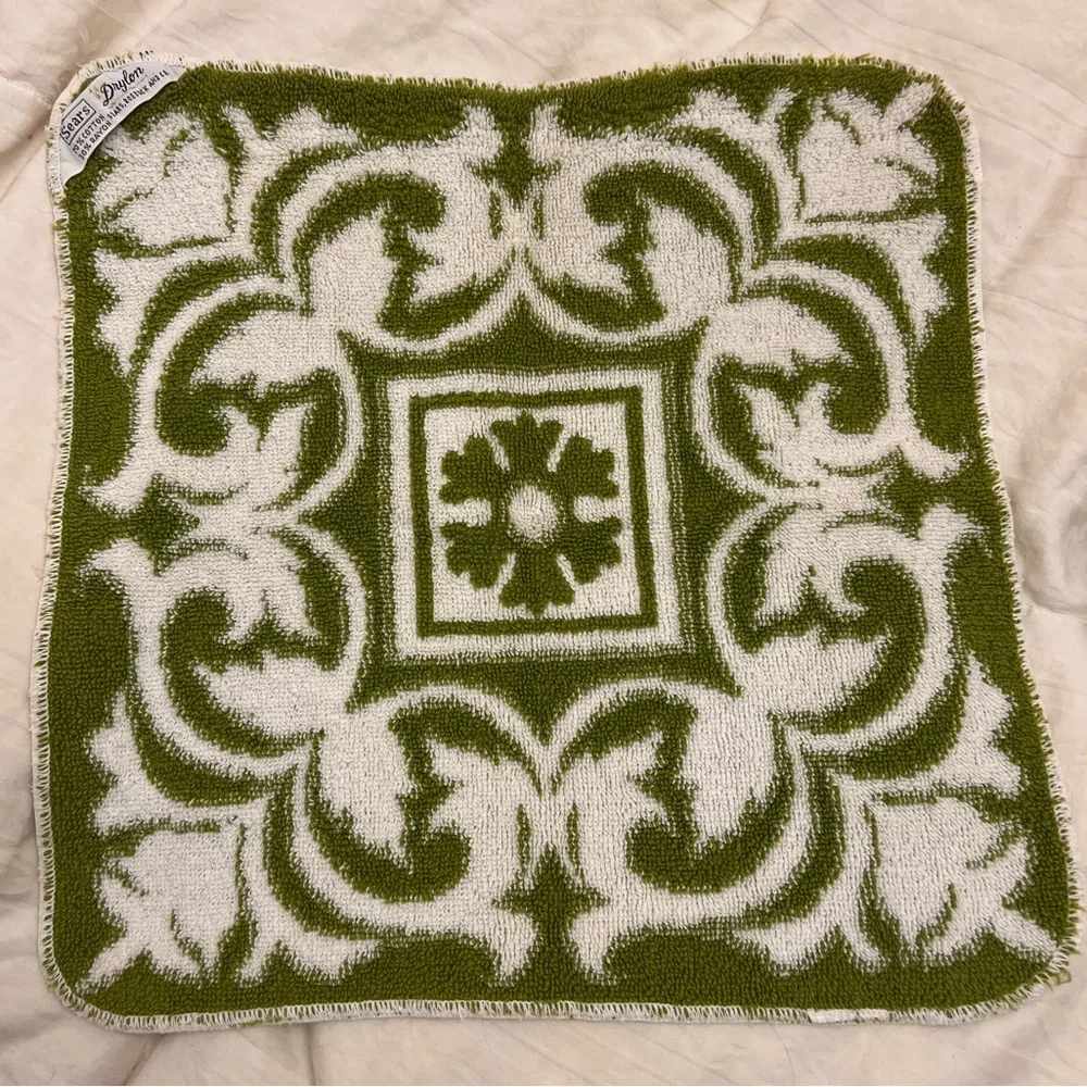 Vintage FIELDCREST MCM sculpted bath towels green white